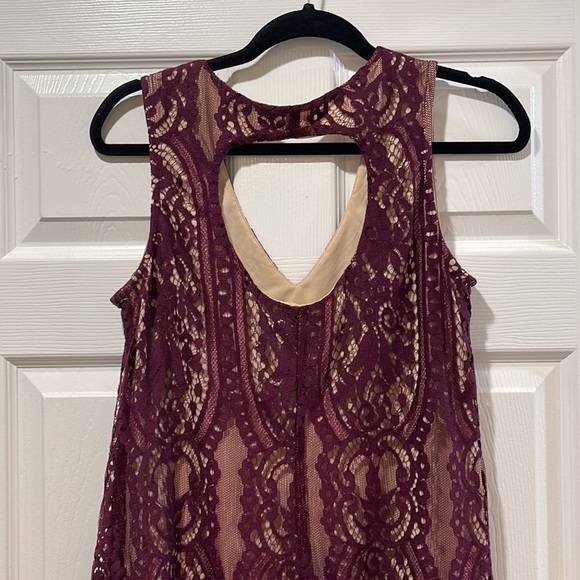 Garnet lace dress - Picture 3 of 3